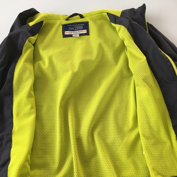 Windbreaker for 5~6 yrs old - Picture 3 of 6